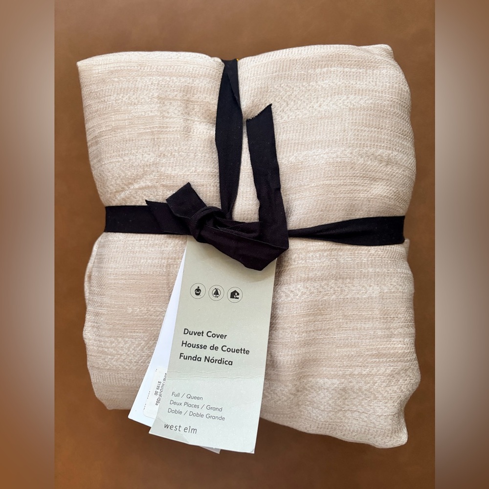 NWT West Elm Silky TENCEL Striated Duvet Cover - Full/Queen - Picture 3 of 4